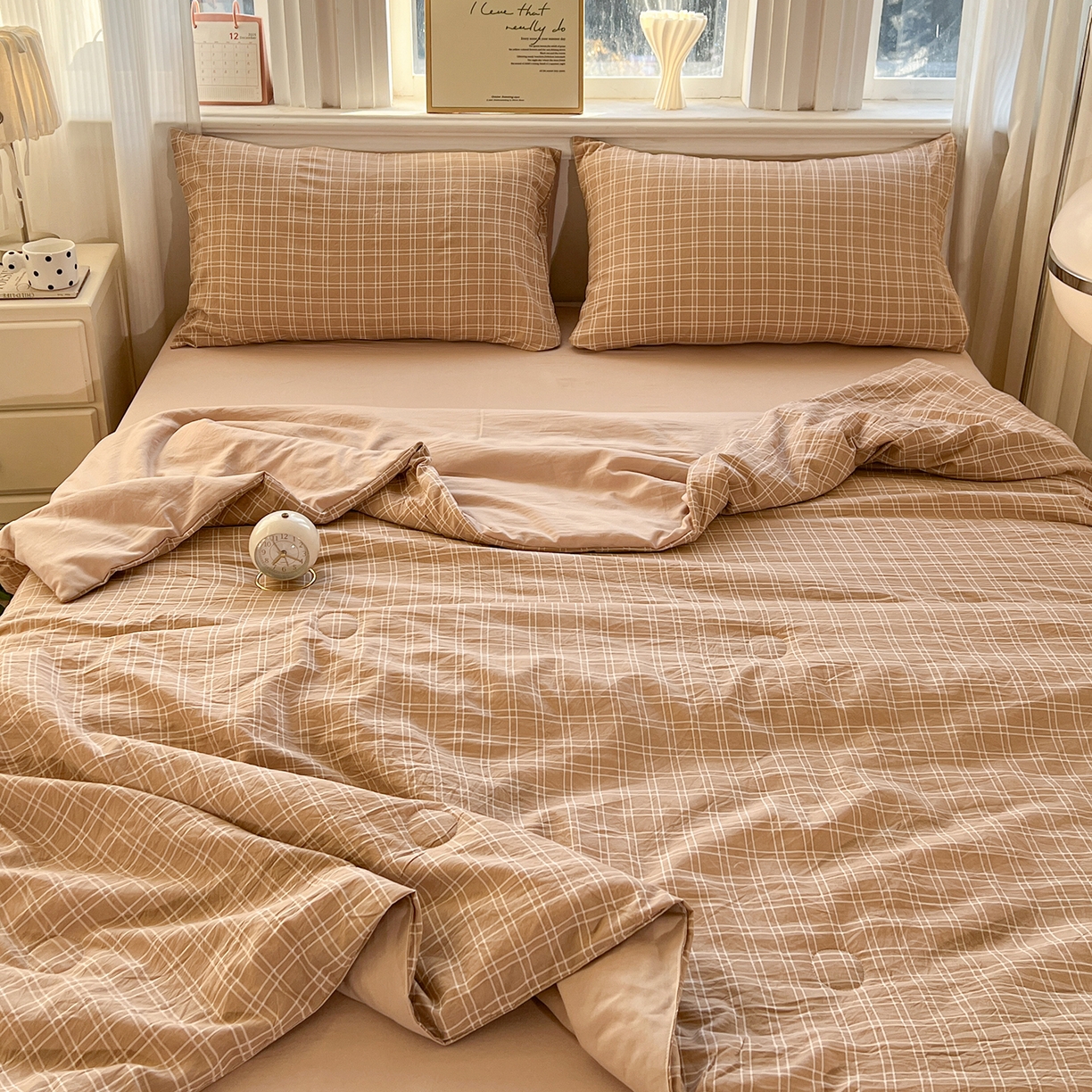 91家纺网 家纺一手货源 找家纺 纽缦家纺 2026新款水洗棉简约格子风夏被 海之声咖