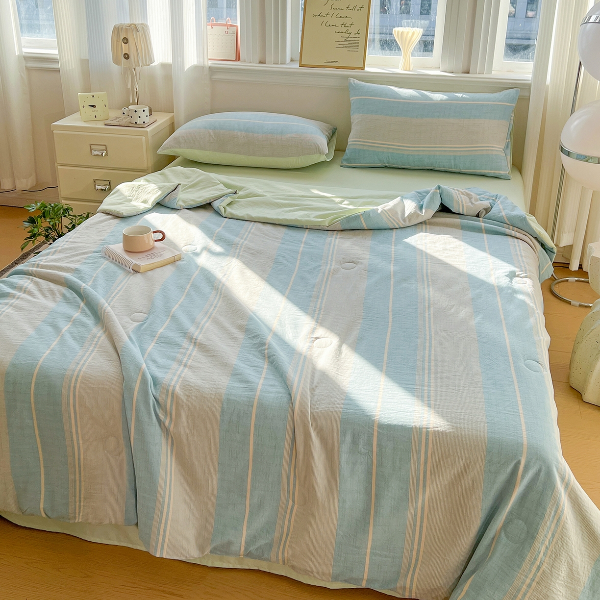 91家纺网 家纺一手货源 找家纺 纽缦家纺 2026新款水洗棉简约格子风夏被 淡香-兰