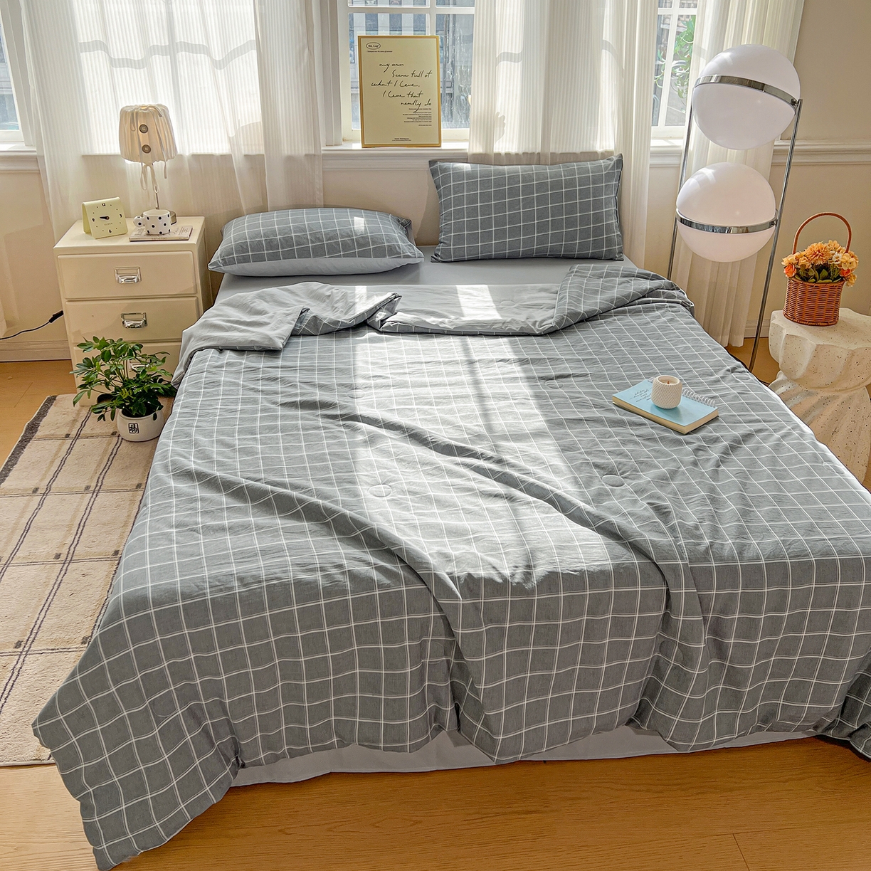 91家纺网 家纺一手货源 找家纺 纽缦家纺 2026新款水洗棉简约格子风夏被 弦韵-灰