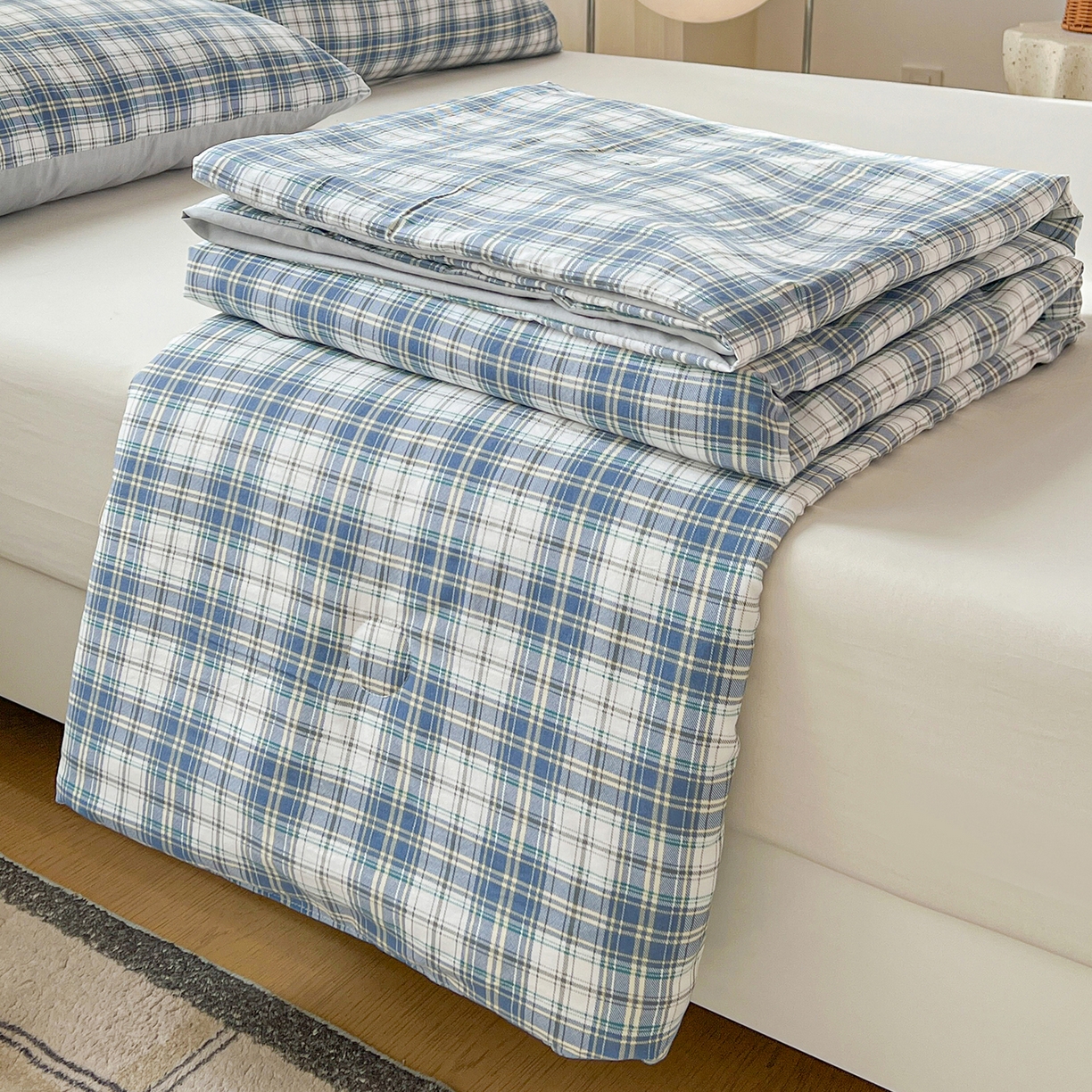 91家纺网 家纺一手货源 找家纺 纽缦家纺 2026新款水洗棉简约格子风夏被 野趣