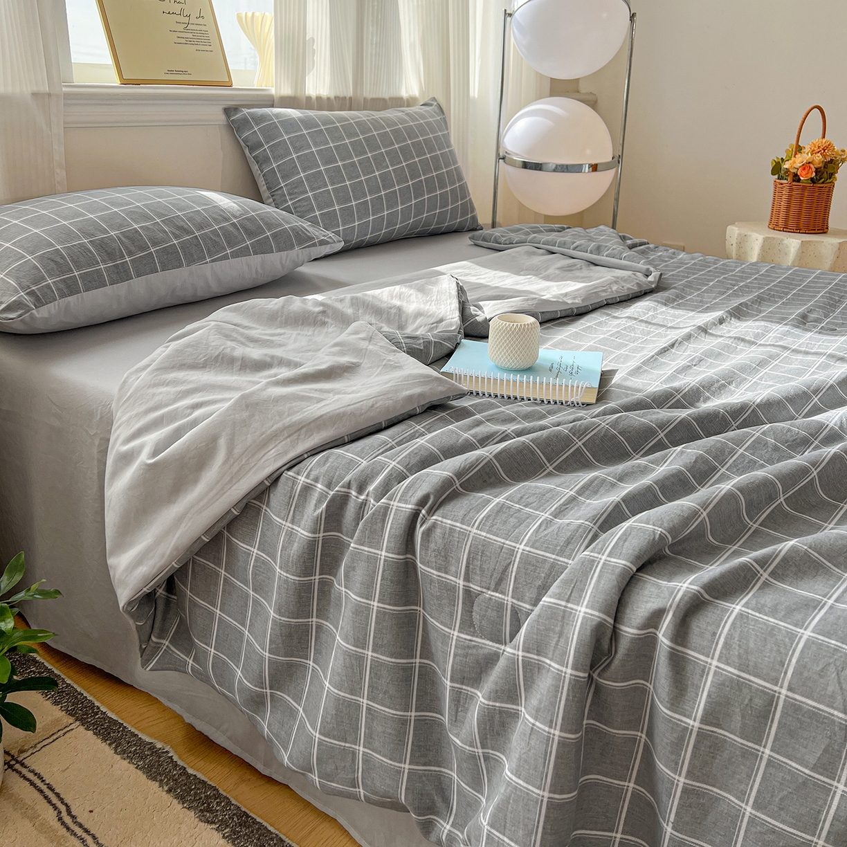 91家纺网 家纺一手货源 找家纺 纽缦家纺 2026新款水洗棉简约格子风夏被 弦韵-灰