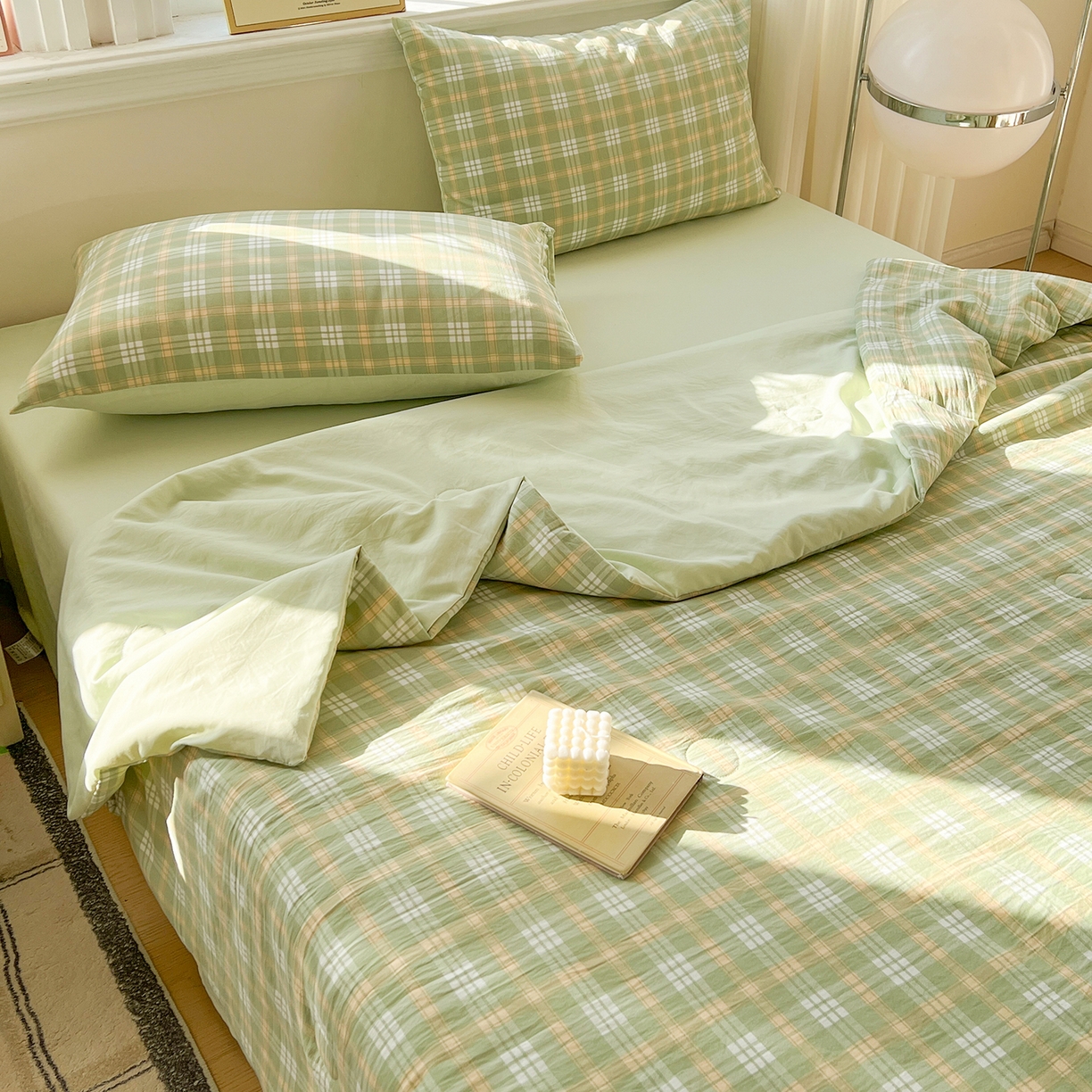 91家纺网 家纺一手货源 找家纺 纽缦家纺 2026新款水洗棉简约格子风夏被 朱颜-绿