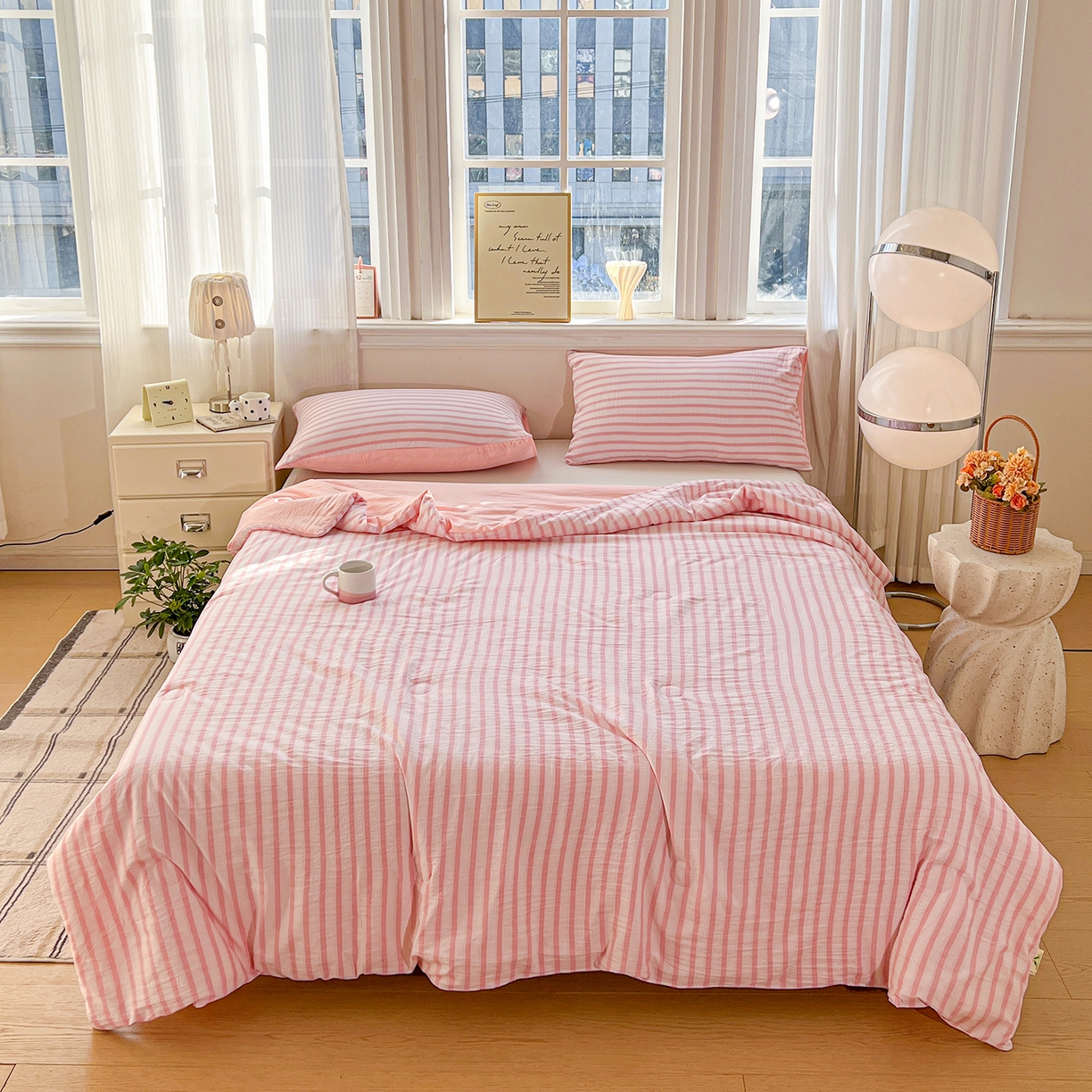 91家纺网 家纺一手货源 找家纺 纽缦家纺 2026新款水洗棉简约格子风夏被 爱慕-粉