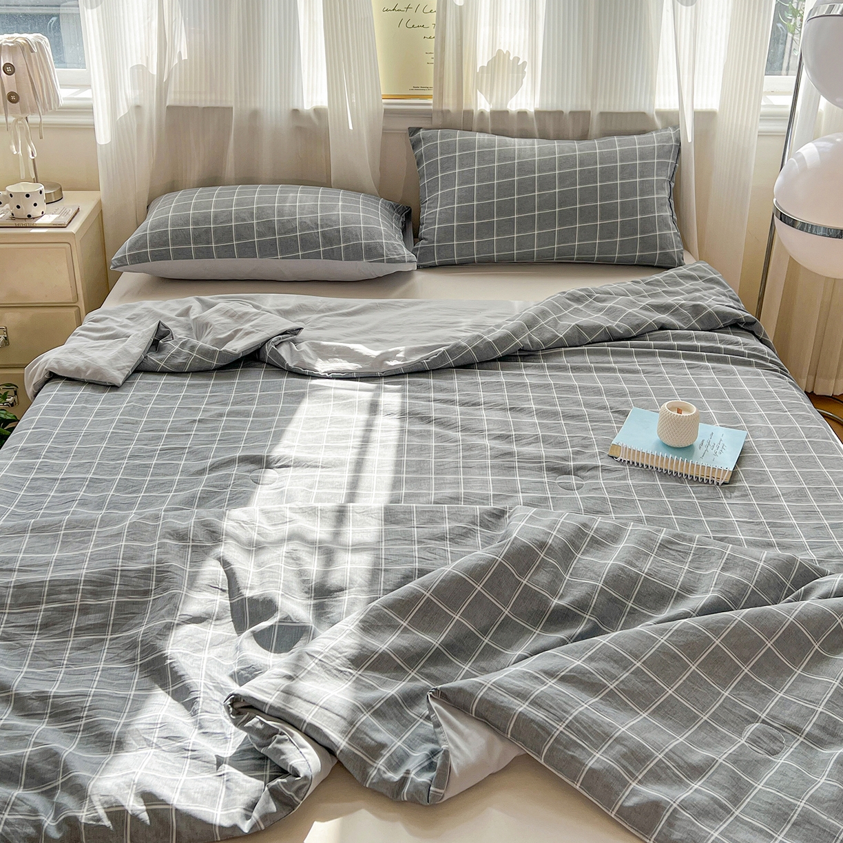 91家纺网 家纺一手货源 找家纺 纽缦家纺 2026新款水洗棉简约格子风夏被 弦韵-灰