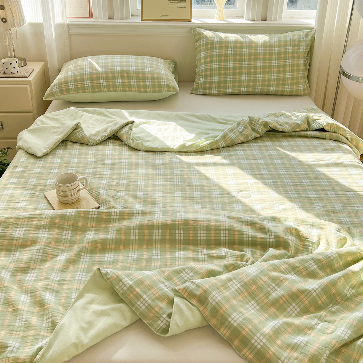 91家纺网 家纺一手货源 找家纺 纽缦家纺 2026新款水洗棉简约格子风夏被 朱颜-绿