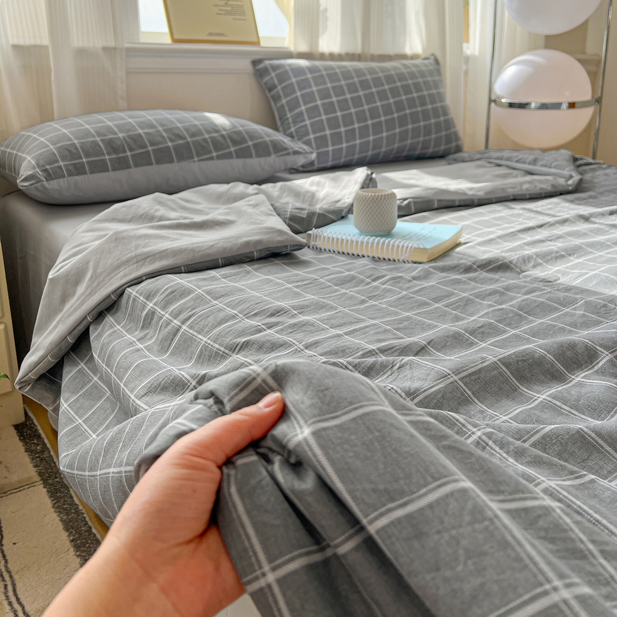 91家纺网 家纺一手货源 找家纺 纽缦家纺 2026新款水洗棉简约格子风夏被 弦韵-灰