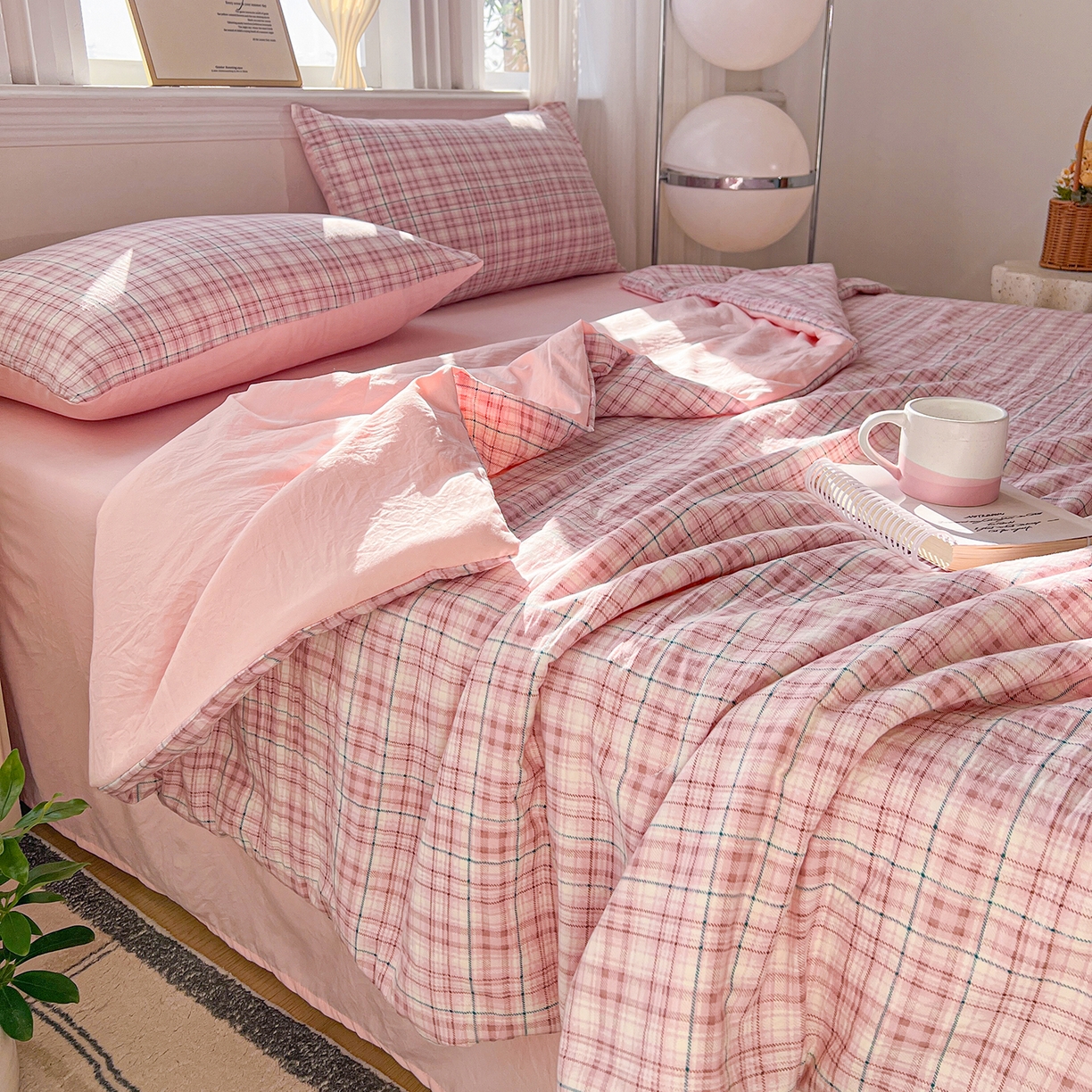 91家纺网 家纺一手货源 找家纺 纽缦家纺 2026新款水洗棉简约格子风夏被 半夏-粉