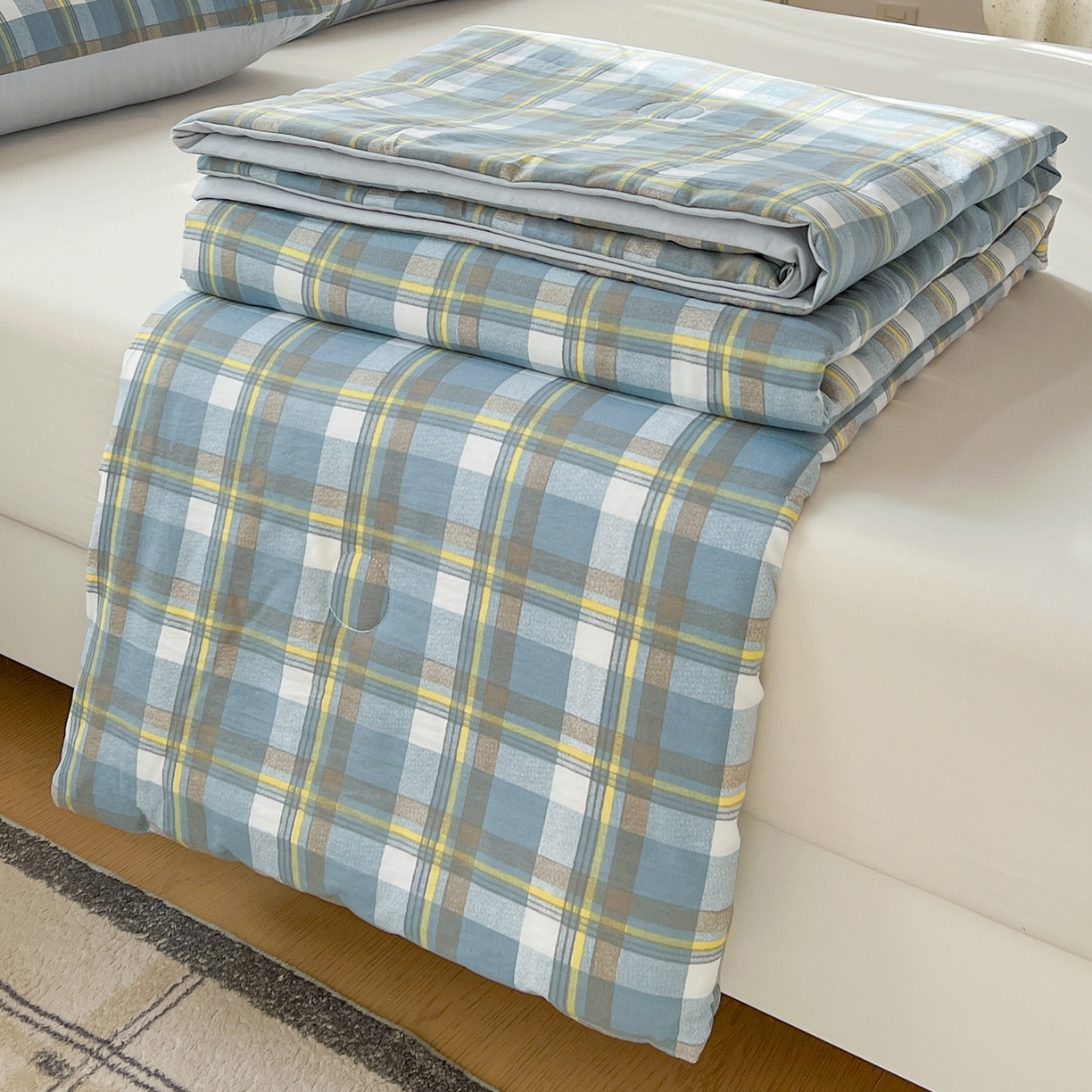 91家纺网 家纺一手货源 找家纺 纽缦家纺 2026新款水洗棉简约格子风夏被 简意