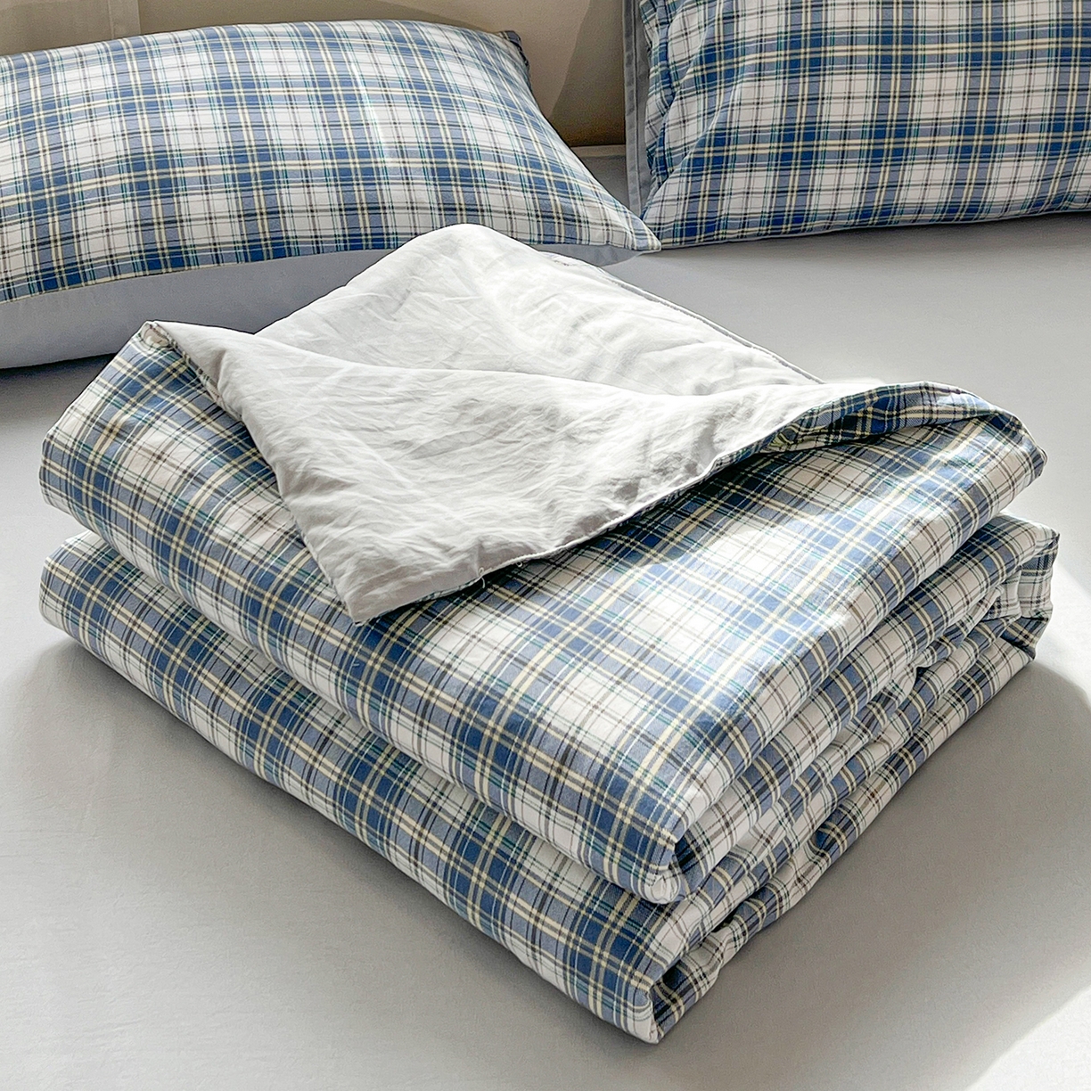 91家纺网 家纺一手货源 找家纺 纽缦家纺 2026新款水洗棉简约格子风夏被 野趣