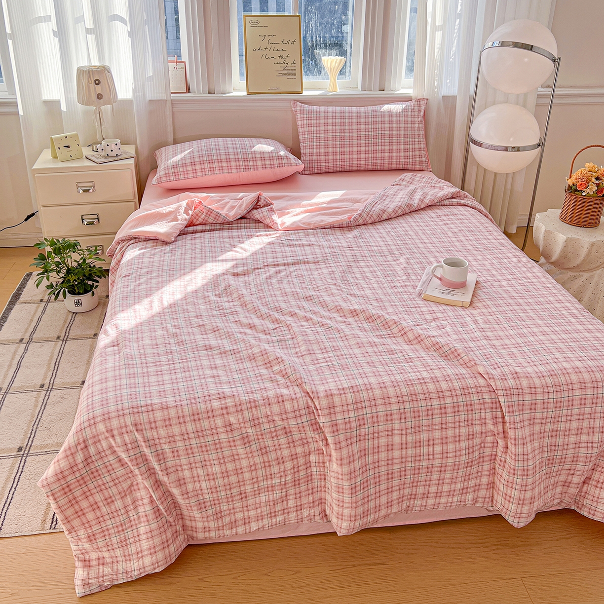 91家纺网 家纺一手货源 找家纺 纽缦家纺 2026新款水洗棉简约格子风夏被 半夏-粉