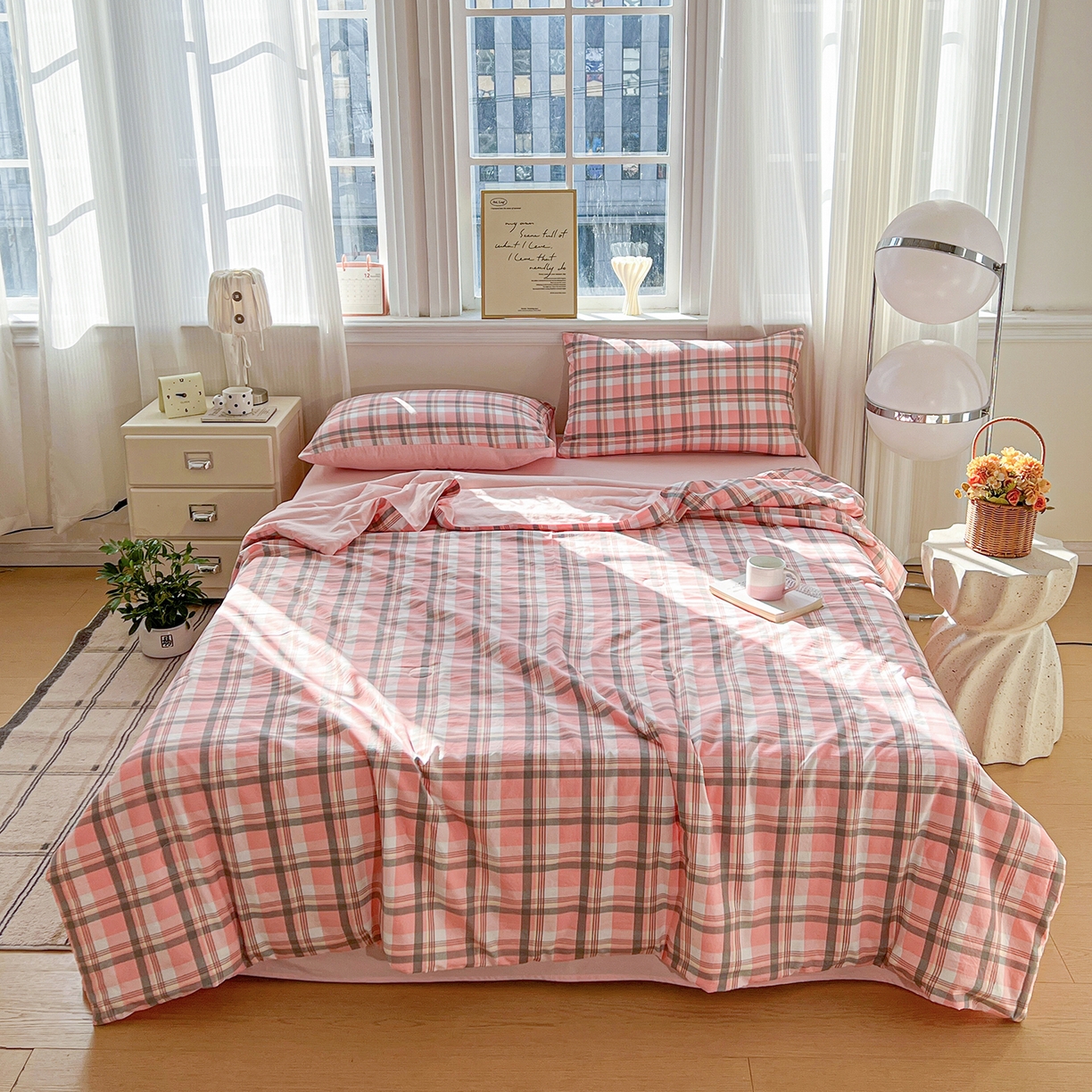 91家纺网 家纺一手货源 找家纺 纽缦家纺 2026新款水洗棉简约格子风夏被 简意-粉