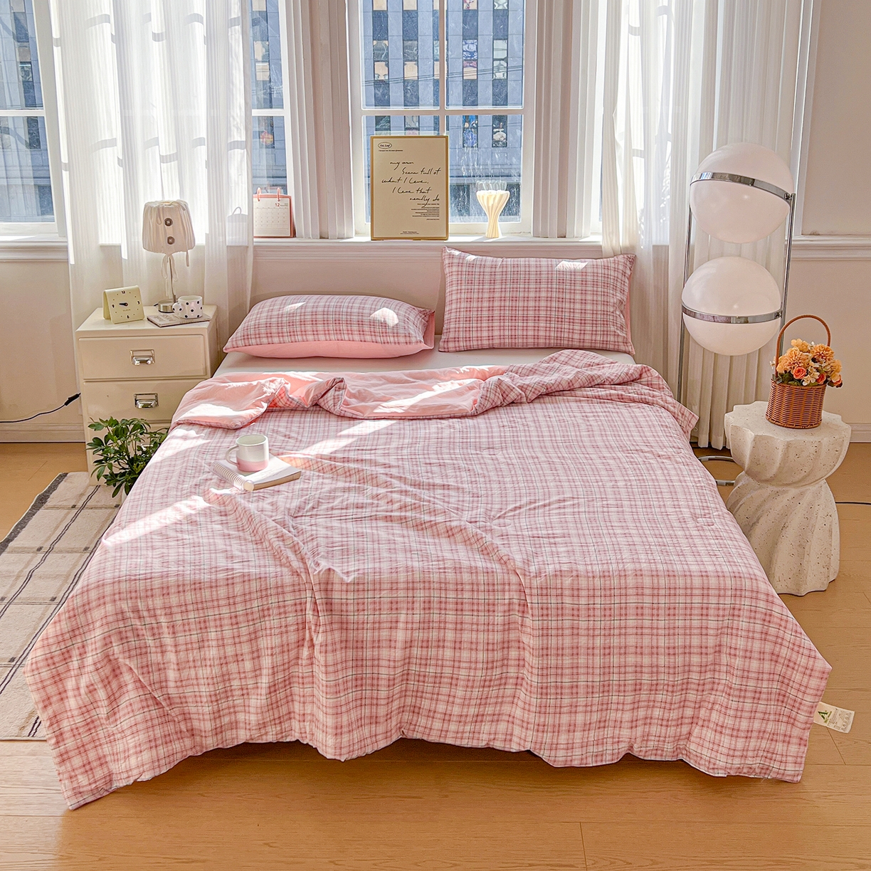 91家纺网 家纺一手货源 找家纺 纽缦家纺 2026新款水洗棉简约格子风夏被 半夏-粉