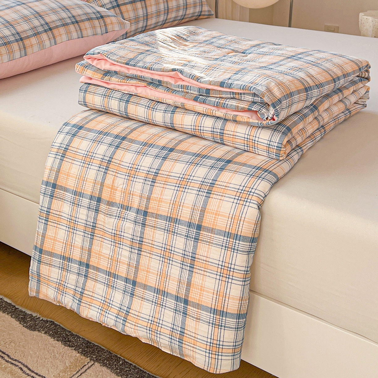 91家纺网 家纺一手货源 找家纺 纽缦家纺 2026新款水洗棉简约格子风夏被 思南