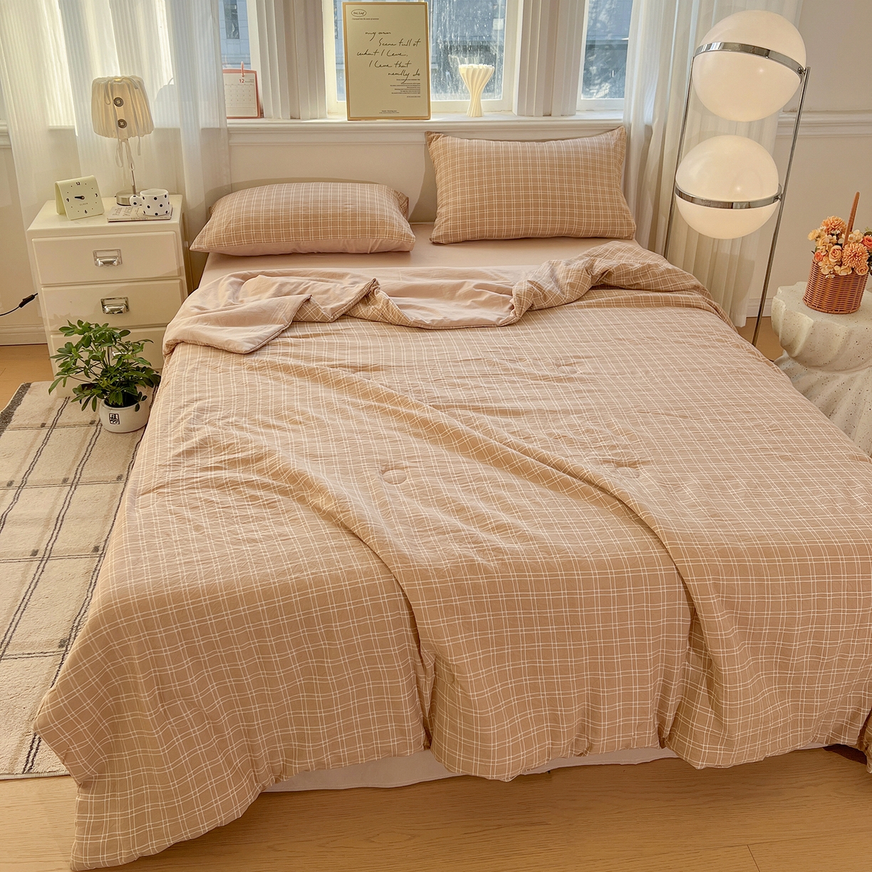 91家纺网 家纺一手货源 找家纺 纽缦家纺 2026新款水洗棉简约格子风夏被 海之声咖