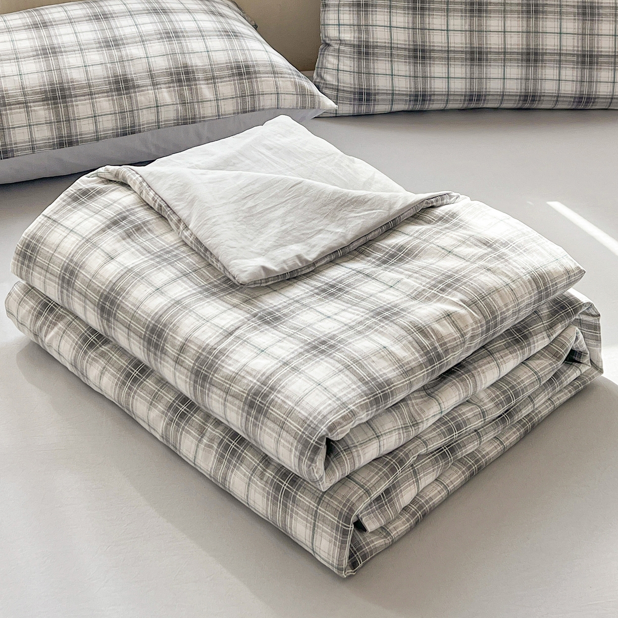 91家纺网 家纺一手货源 找家纺 纽缦家纺 2026新款水洗棉简约格子风夏被 暮春