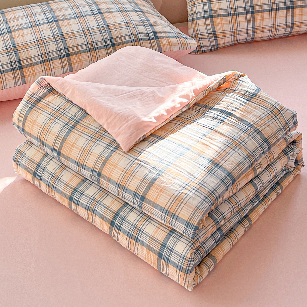 91家纺网 家纺一手货源 找家纺 纽缦家纺 2026新款水洗棉简约格子风夏被 思南