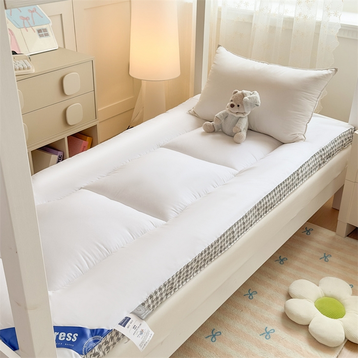 91家纺网 家纺一手货源 找家纺 优雅星家纺 2026新款A类水洗棉抗菌大豆床垫千鸟格系列 白色