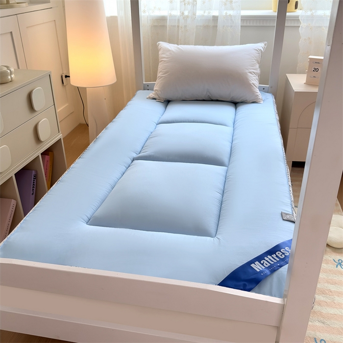 91家纺网 家纺一手货源 找家纺 优雅星家纺 2026新款A类水洗棉抗菌大豆床垫千鸟格系列 蓝色