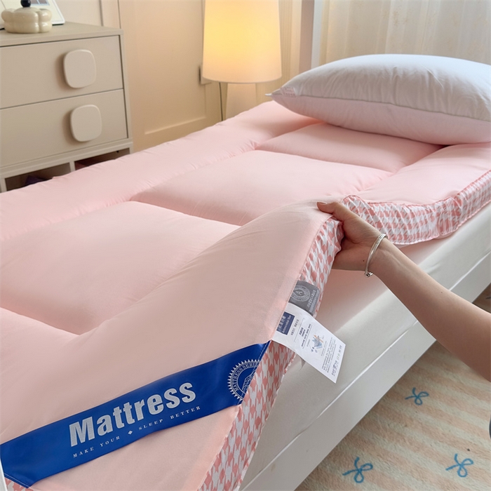 91家纺网 家纺一手货源 找家纺 优雅星家纺 2026新款A类水洗棉抗菌大豆床垫千鸟格系列 粉色