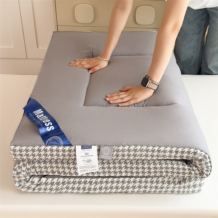 91家纺网 家纺一手货源 找家纺 优雅星家纺 2026新款A类水洗棉抗菌大豆床垫千鸟格系列 灰色