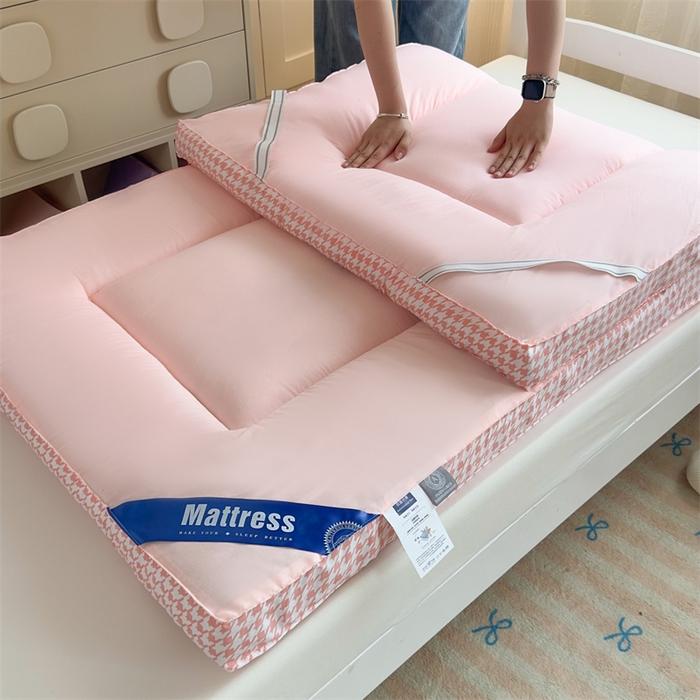 91家纺网 家纺一手货源 找家纺 优雅星家纺 2026新款A类水洗棉抗菌大豆床垫千鸟格系列 粉色