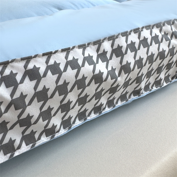 91家纺网 家纺一手货源 找家纺 优雅星家纺 2026新款A类水洗棉抗菌大豆床垫千鸟格系列 蓝色