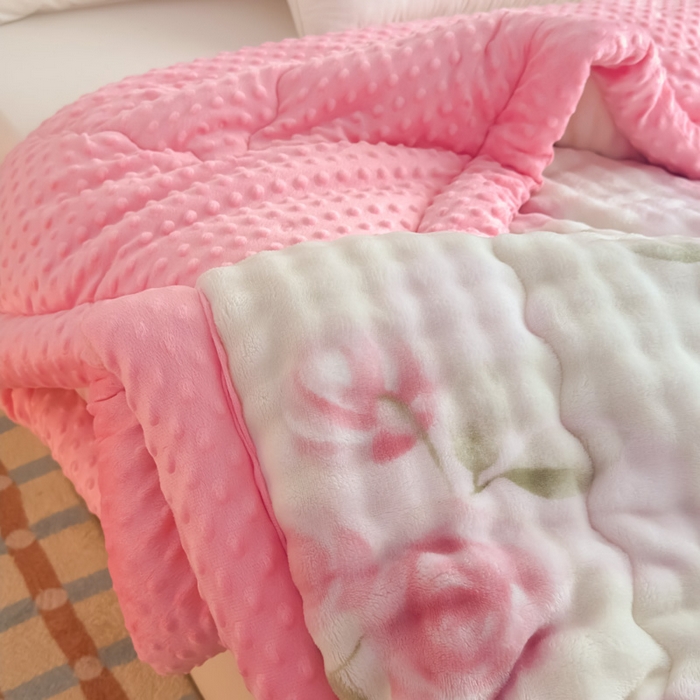 91家纺网 家纺一手货源 找家纺 优雅星家纺 2026新款亲肤舒适兔毛绒豆豆绒冬被 玫瑰园