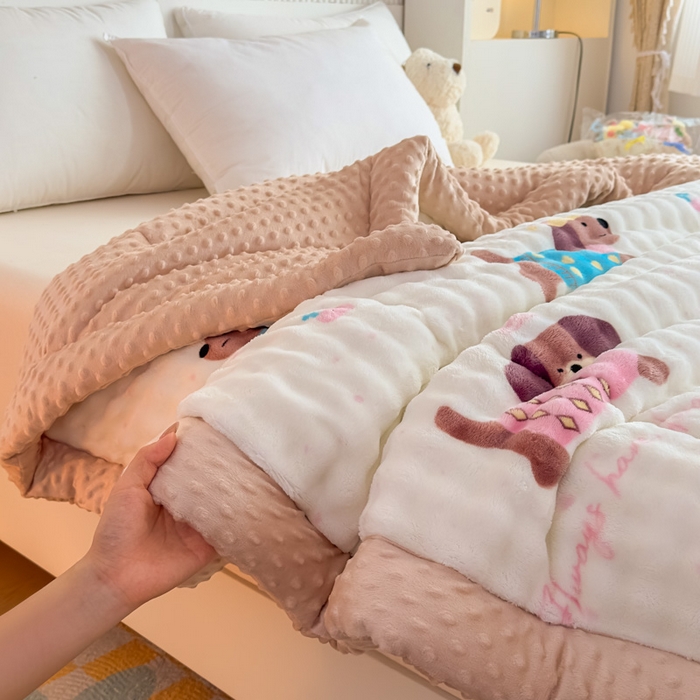91家纺网 家纺一手货源 找家纺 优雅星家纺 2026新款亲肤舒适兔毛绒豆豆绒冬被 香肠狗