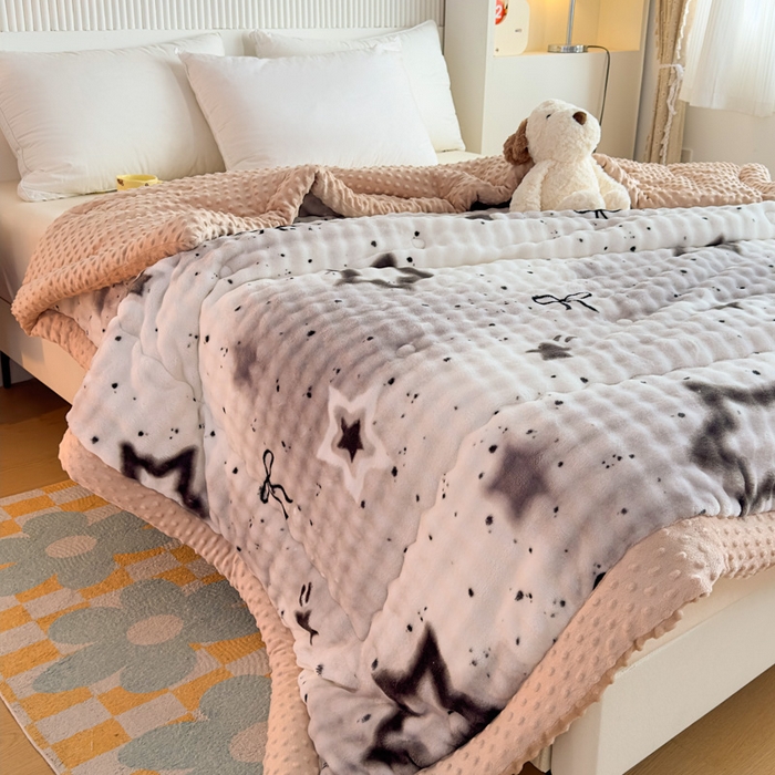 91家纺网 家纺一手货源 找家纺 优雅星家纺 2026新款亲肤舒适兔毛绒豆豆绒冬被 星星点点