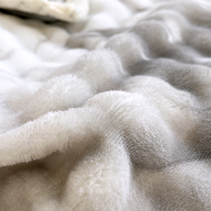 91家纺网 家纺一手货源 找家纺 优雅星家纺 2026新款亲肤舒适兔毛绒豆豆绒冬被 渐变灰舞（老花型）