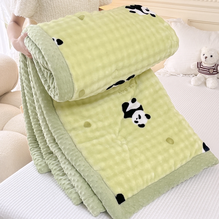 91家纺网 家纺一手货源 找家纺 优雅星家纺 2026新款亲肤舒适兔毛绒豆豆绒冬被 萌宝熊猫舞（老花型）