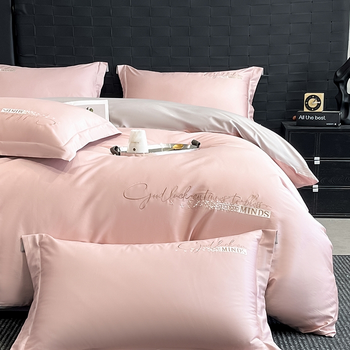 91家纺网 家纺一手货源 找家纺 拼社家纺 2026新款A类全棉贡缎长绒棉四件套全棉四件套简约刺绣纯色纯棉床上用品（提供买家秀） 依恋-初恋粉