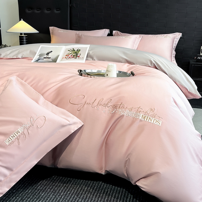 91家纺网 家纺一手货源 找家纺 拼社家纺 2026新款A类全棉贡缎长绒棉四件套全棉四件套简约刺绣纯色纯棉床上用品（提供买家秀） 依恋-初恋粉