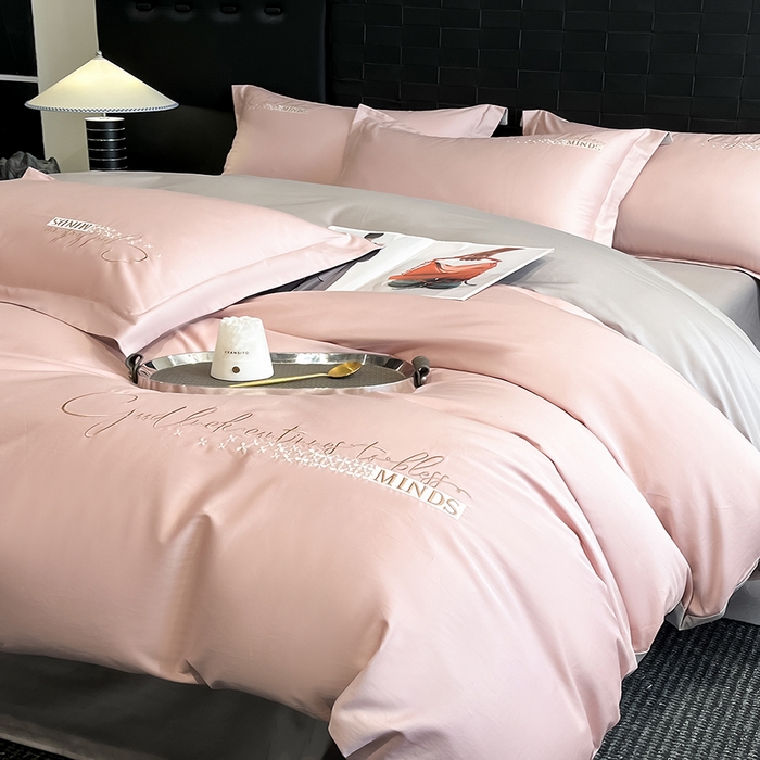91家纺网 家纺一手货源 找家纺 拼社家纺 2026新款A类全棉贡缎长绒棉四件套全棉四件套简约刺绣纯色纯棉床上用品（提供买家秀） 依恋-初恋粉