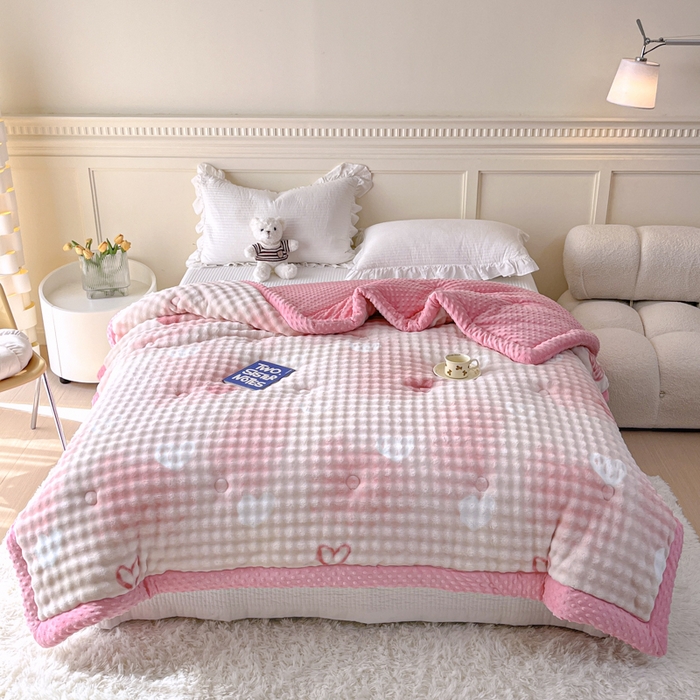 91家纺网 家纺一手货源 找家纺 优雅星家纺 2026新款亲肤舒适兔毛绒豆豆绒冬被 怦然心动