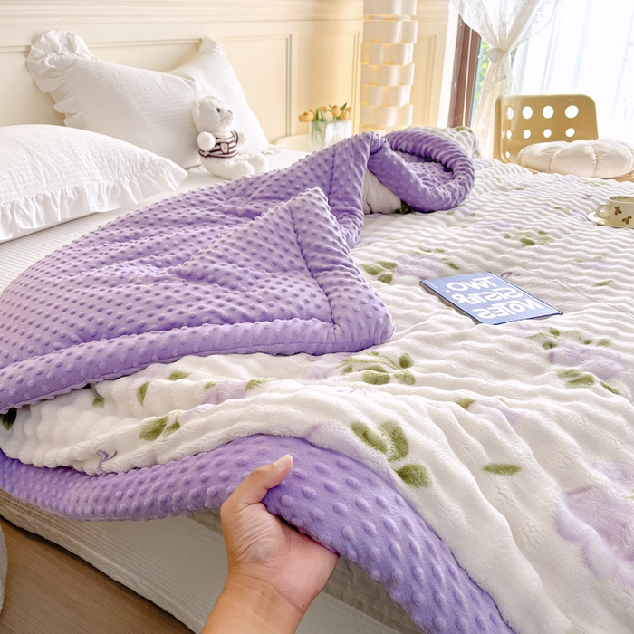 91家纺网 家纺一手货源 找家纺 优雅星家纺 2026新款亲肤舒适兔毛绒豆豆绒冬被 姹紫嫣红舞（老花型）