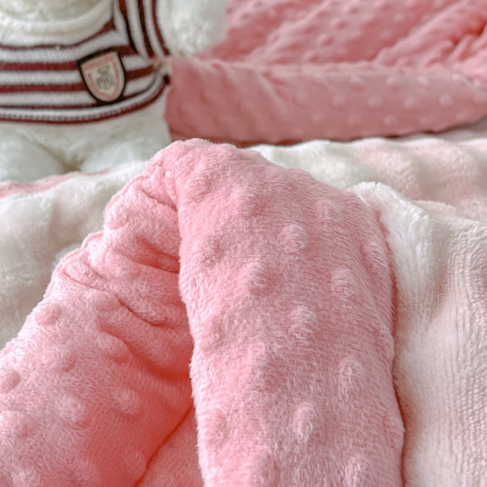 91家纺网 家纺一手货源 找家纺 优雅星家纺 2026新款亲肤舒适兔毛绒豆豆绒冬被 怦然心动