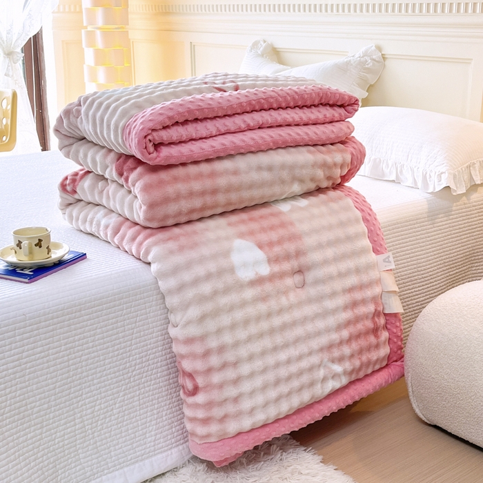 91家纺网 家纺一手货源 找家纺 优雅星家纺 2026新款亲肤舒适兔毛绒豆豆绒冬被 怦然心动