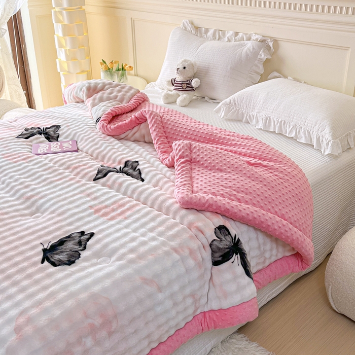 91家纺网 家纺一手货源 找家纺 优雅星家纺 2026新款亲肤舒适兔毛绒豆豆绒冬被 花飞蝶舞（老花型）