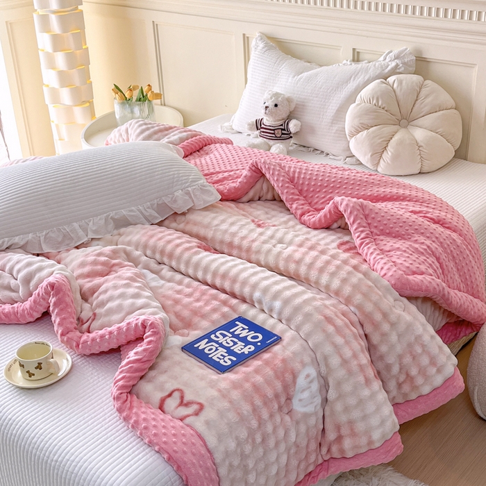 91家纺网 家纺一手货源 找家纺 优雅星家纺 2026新款亲肤舒适兔毛绒豆豆绒冬被 怦然心动