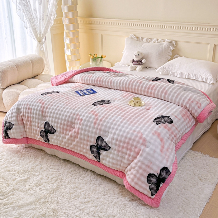 91家纺网 家纺一手货源 找家纺 优雅星家纺 2026新款亲肤舒适兔毛绒豆豆绒冬被 花飞蝶舞（老花型）