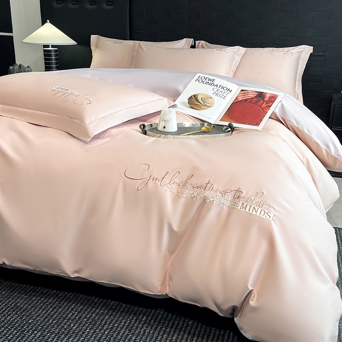 91家纺网 家纺一手货源 找家纺 拼社家纺 2026新款A类全棉贡缎长绒棉四件套全棉四件套简约刺绣纯色纯棉床上用品（提供买家秀） 依恋-丁香粉紫