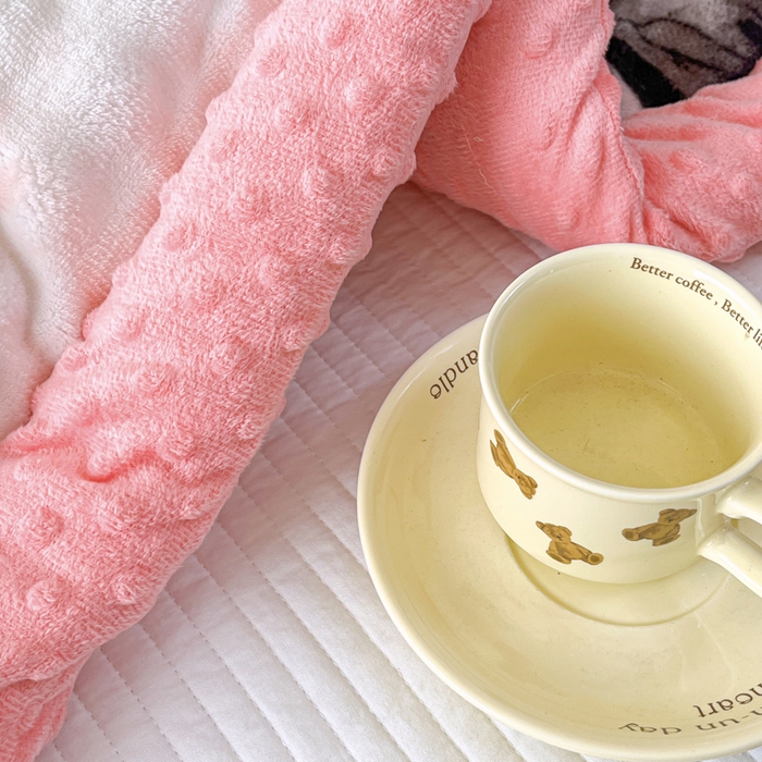 91家纺网 家纺一手货源 找家纺 优雅星家纺 2026新款亲肤舒适兔毛绒豆豆绒冬被 花飞蝶舞（老花型）