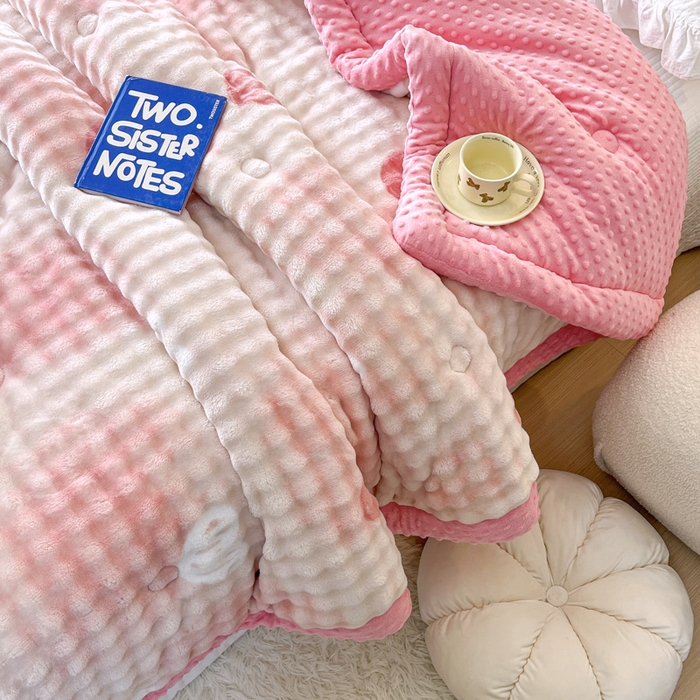 91家纺网 家纺一手货源 找家纺 优雅星家纺 2026新款亲肤舒适兔毛绒豆豆绒冬被 怦然心动