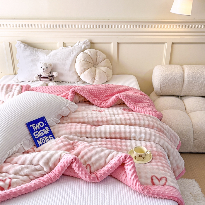 91家纺网 家纺一手货源 找家纺 优雅星家纺 2026新款亲肤舒适兔毛绒豆豆绒冬被 怦然心动