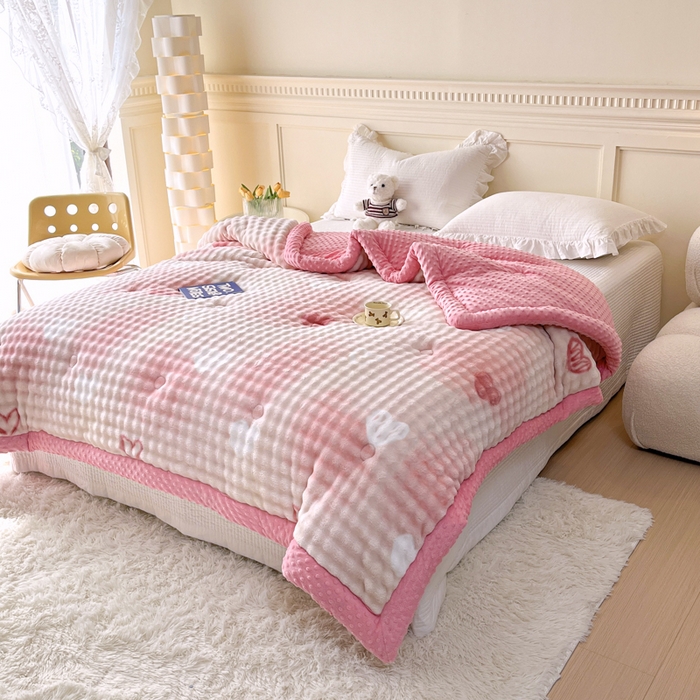 91家纺网 家纺一手货源 找家纺 优雅星家纺 2026新款亲肤舒适兔毛绒豆豆绒冬被 怦然心动