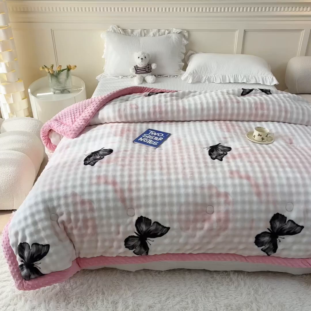 91家纺网 家纺一手货源 找家纺 优雅星家纺 2026新款亲肤舒适兔毛绒豆豆绒冬被 花飞蝶舞（老花型）