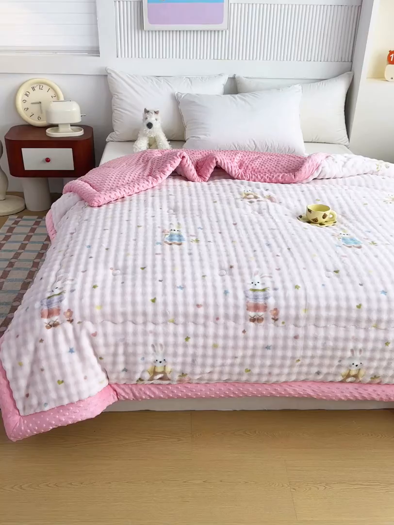 91家纺网 家纺一手货源 找家纺 优雅星家纺 2026新款亲肤舒适兔毛绒豆豆绒冬被 春游