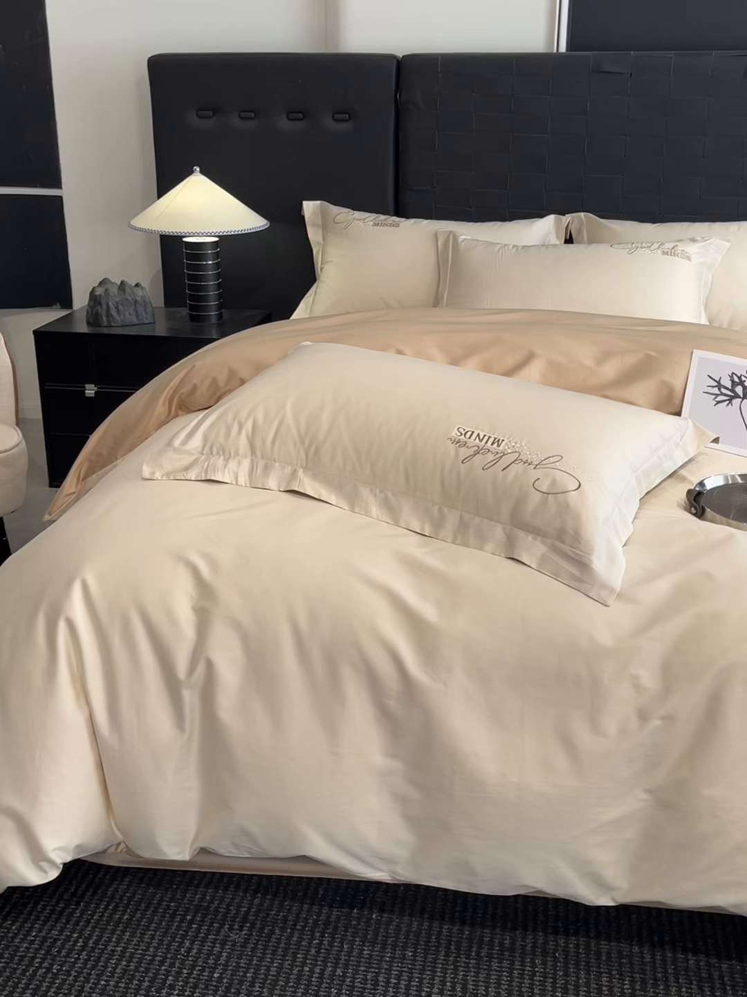 91家纺网 家纺一手货源 找家纺 拼社家纺 2026新款A类全棉贡缎长绒棉四件套全棉四件套简约刺绣纯色纯棉床上用品（提供买家秀） 依恋-奶油香槟