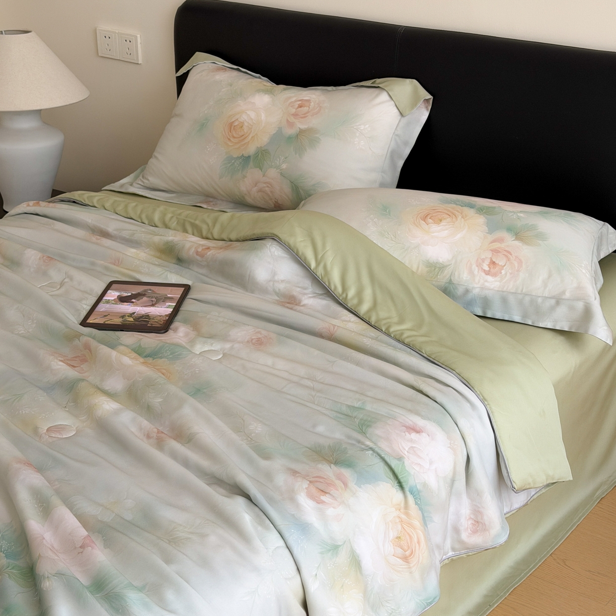 91家纺网 家纺一手货源 找家纺 优彩 2026春夏新款50天丝夏被莱赛尔纤维夏被四件套天丝夏被单夏被单床笠单床单（控价单夏被不低于150） 轻岚